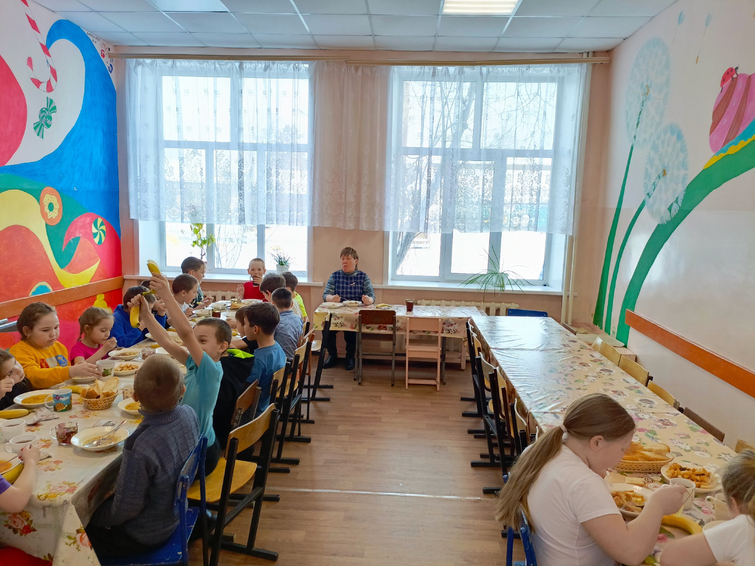 Коротко о столовой: Изображение.