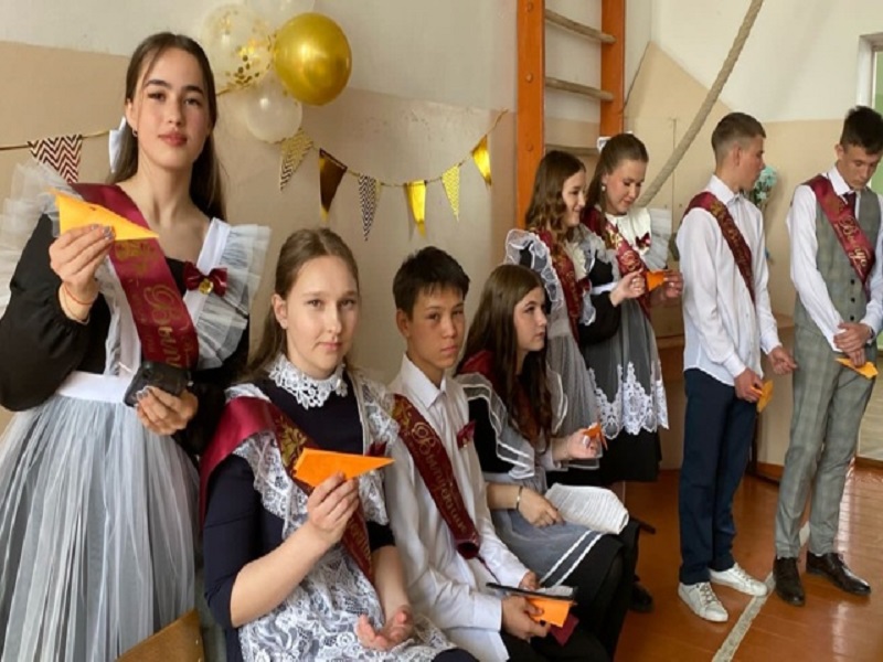 24 мая для выпускников 9 и 11 классов прозвенел Последний звонок.