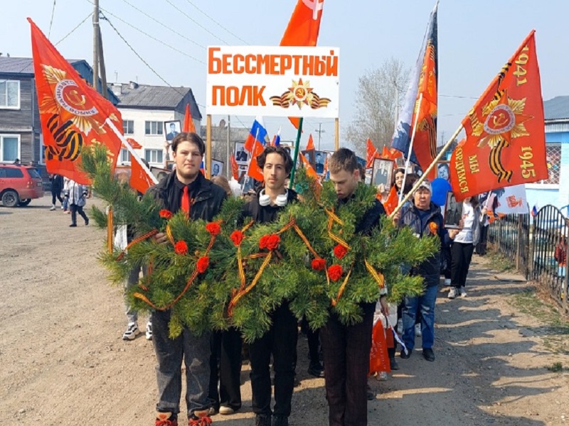 Шествие Бессмертного полка на митинг, посвящённый Дню Великой Победы - это многолетняя традиция нашей школы..